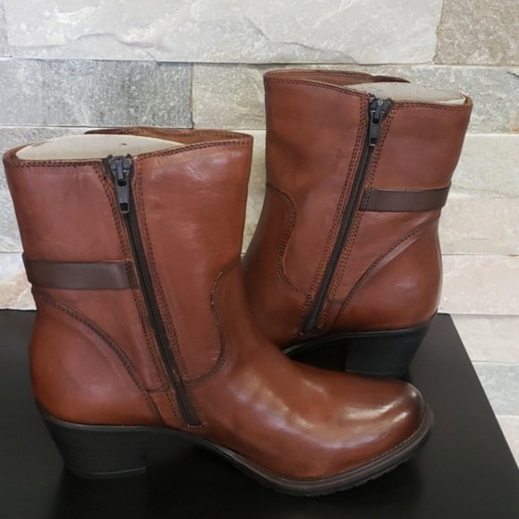 Clarks Women's Maymie Skye Boot (21) - Picture 3 of 7